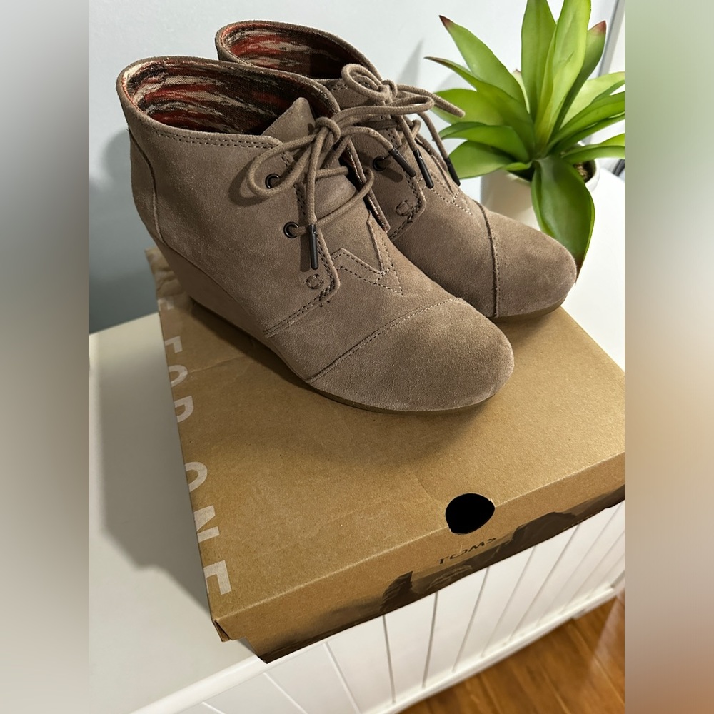 Toms Dessert Wedge Taupe Suede Bootie